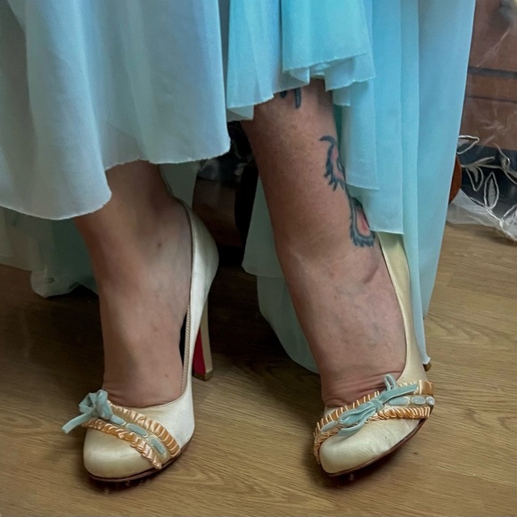 Sz9 RARE Betsey Johnson satin pumps w ruffle - Picture 10 of 13